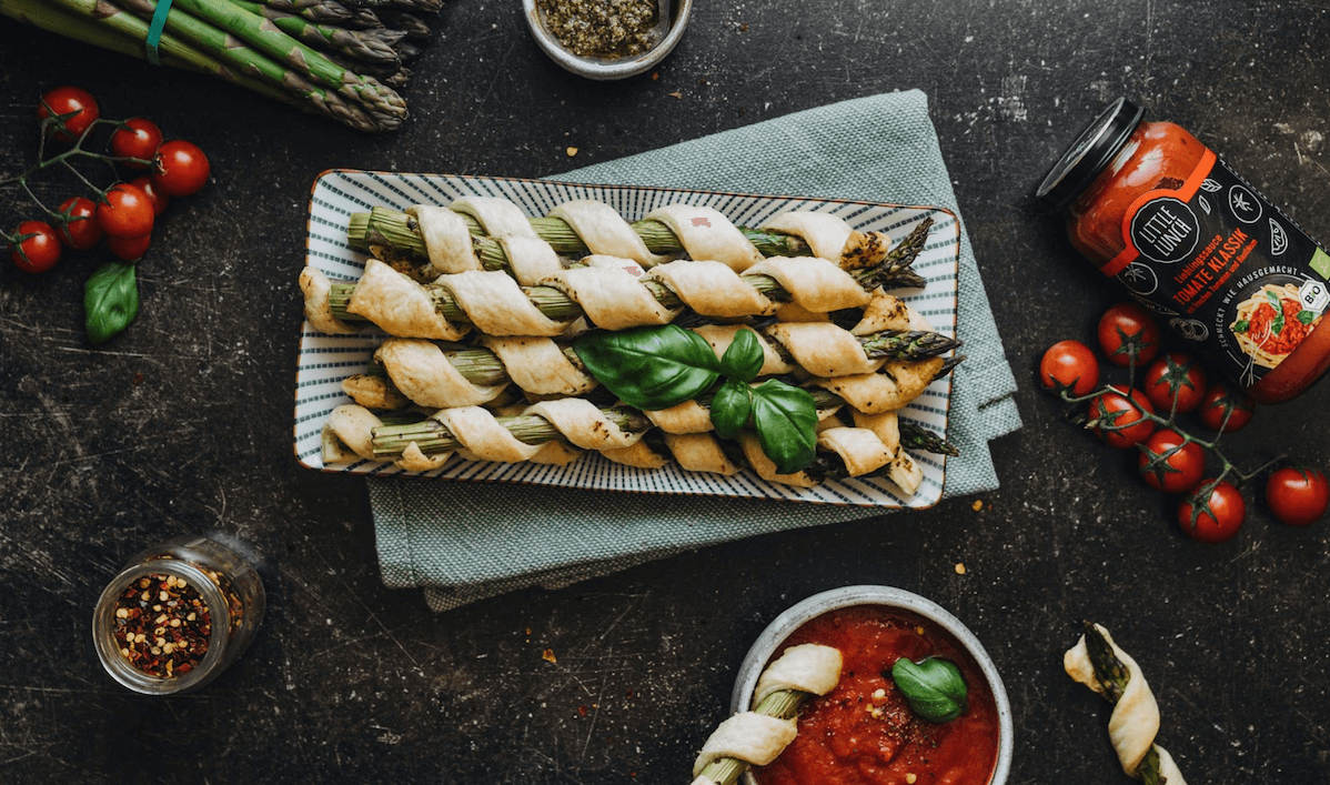 Rezept: Spargel in Blätterteig mit Tomaten-Dip