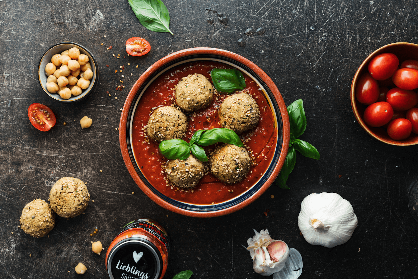 Rezept: Gebackene Falafel Bällchen in Tomatensauce