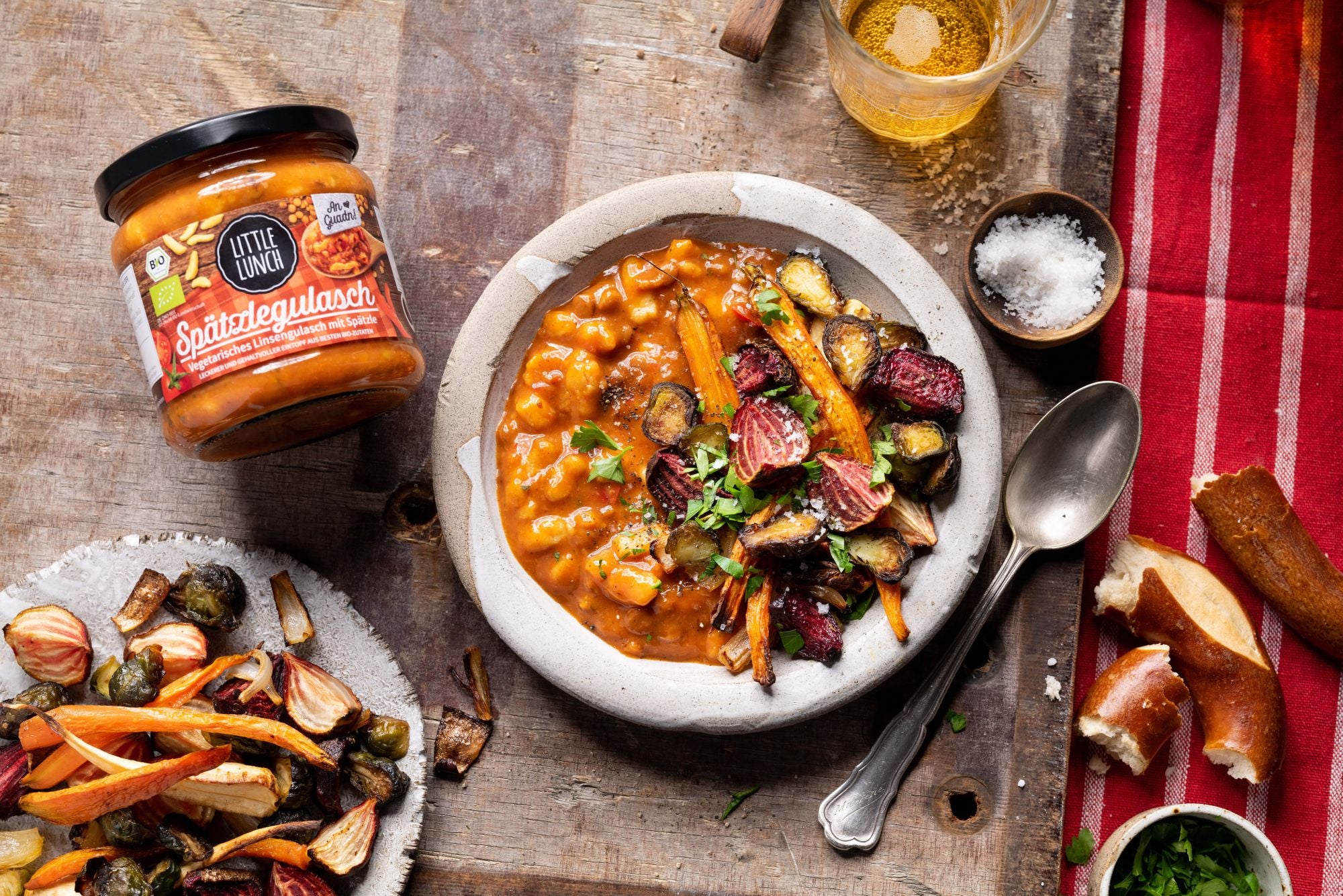 Rezept: Vegetarisches Gulasch mit Spätzle und Gemüse