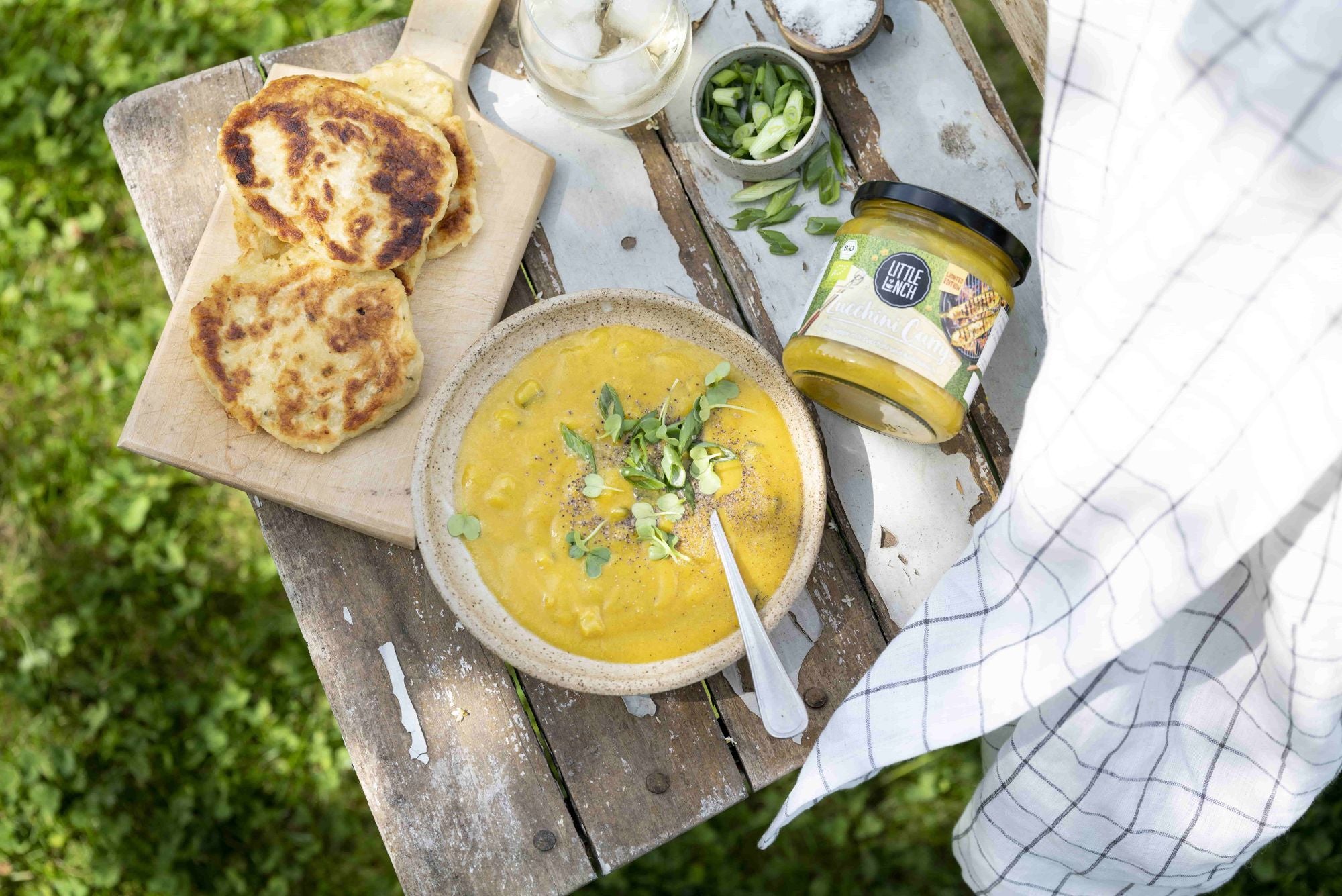 Rezept: Zucchini Curry mit Kartoffel-Thymian-Fladen