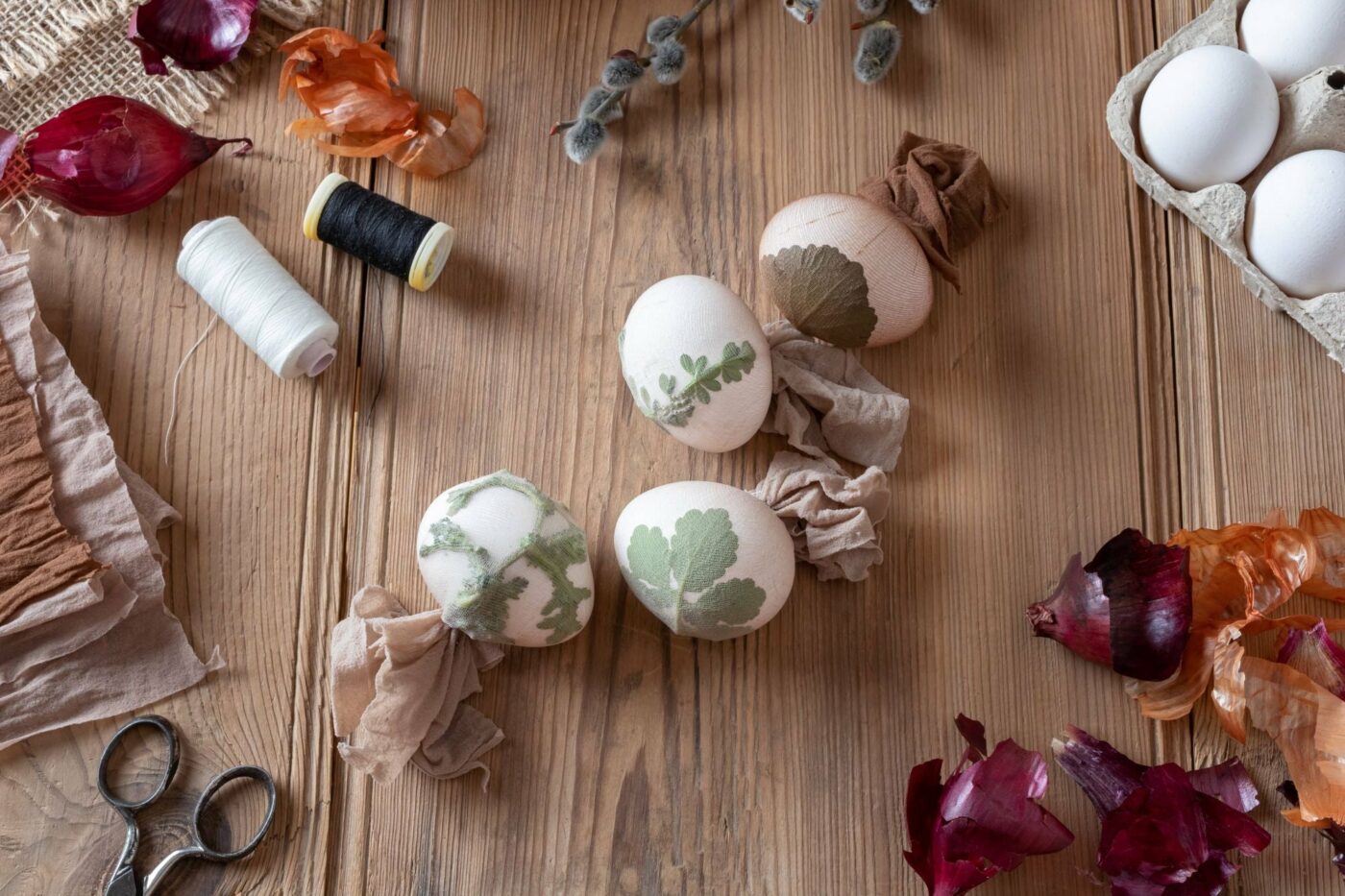 Eier natürlich färben – DIY Anleitung für Ostern Ostereier bemalen